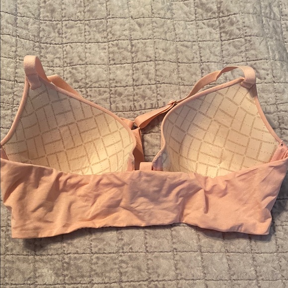 Seamless pink Bra - Picture 2 of 3